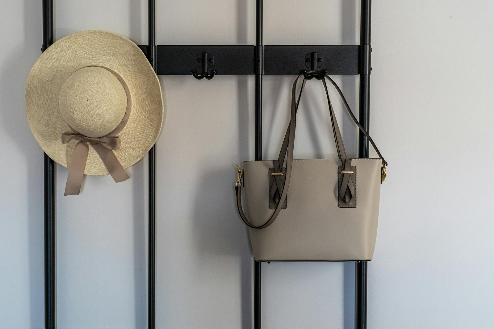 Over-the-door handbag organizer with bags in clear pockets